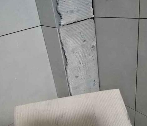 聊城市瓷砖空鼓维修公司分享下厨房瓷砖脱落的补救措施。